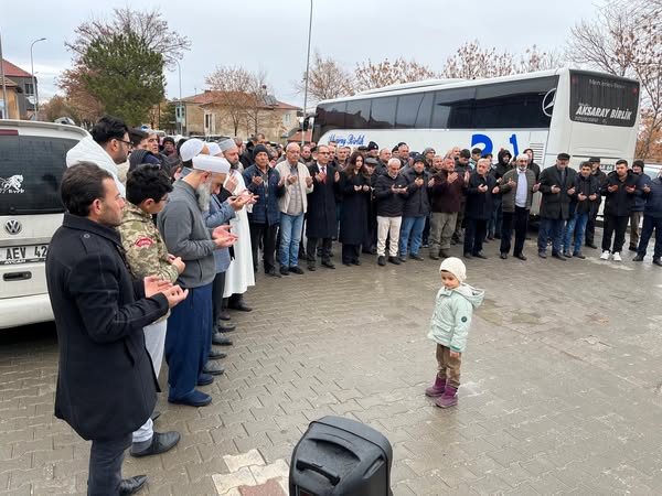 Kaymakamımız Sayın Miyase DEMİRKOPARAN, Belediye Başkanımız Sayın Doğan MUTLU ile Birlikte İlçemizde Umreye Giden Vatandaşlarımızı  Dualarla Uğurladı.