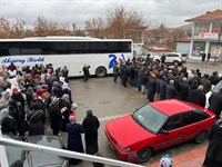 Kaymakamımız Sayın Miyase DEMİRKOPARAN, Belediye Başkanımız Sayın Doğan MUTLU ile birlikte ilçemizde Umre vazifesini yerine getirmek üzere kutsal topraklara giden vatandaşlarımızı  dualarla uğurladı.