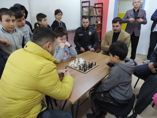 Kaymakamımız Sayın Oğuzhan AKMAN, Fatih Ortaokulunda Düzenlenen Satranç Turnuvasını Katıldı